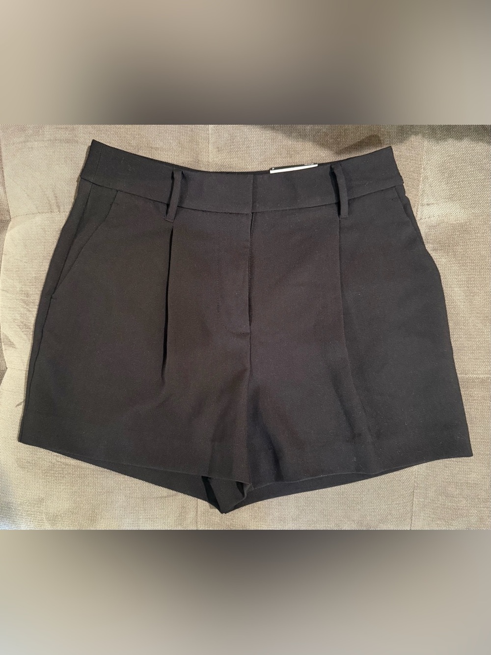 Nine West NWT black pleated shorts, size 4